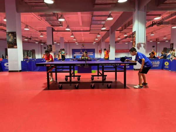 一个充满爱 一个充满爱